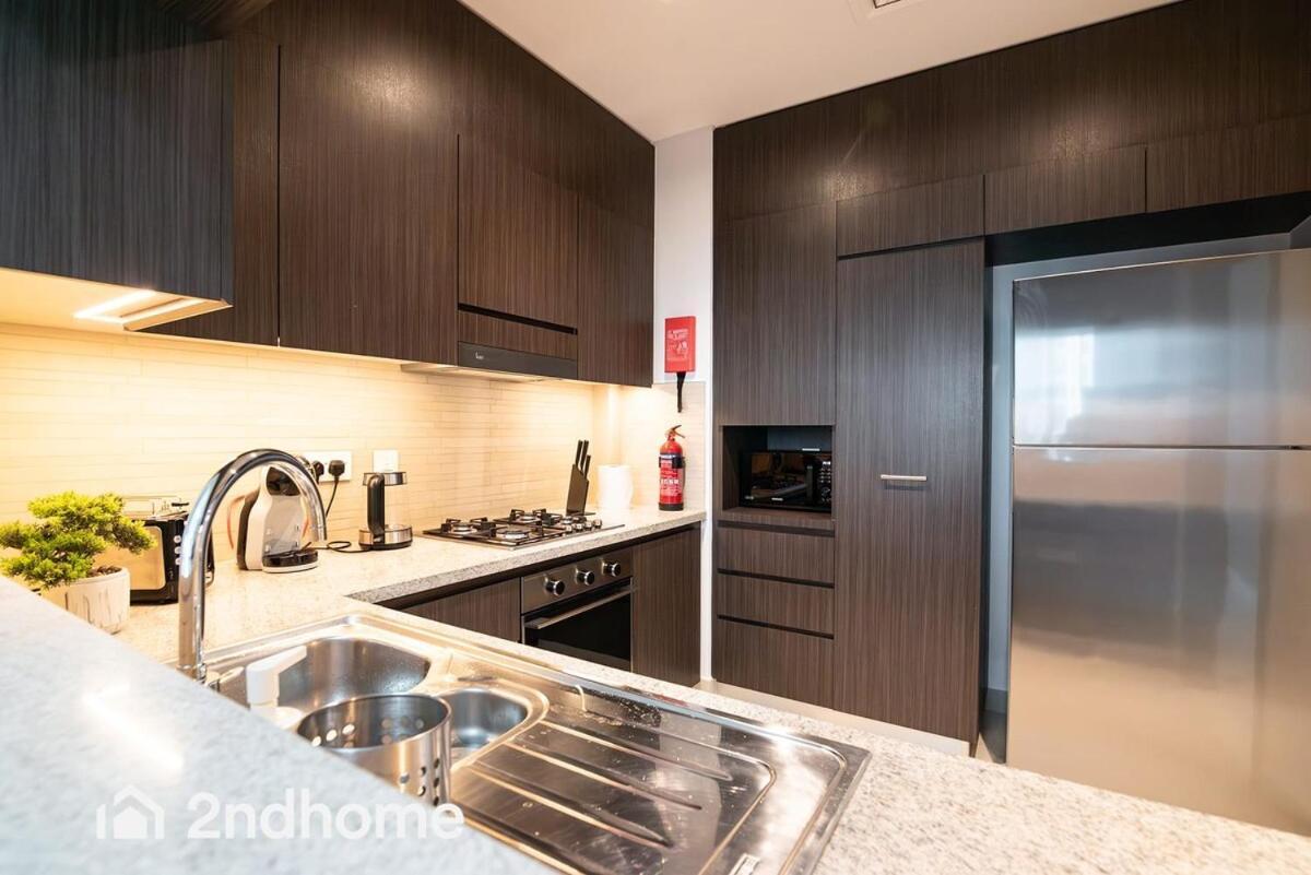 Downtown Views 1 - Direct Access To Mall Apartment